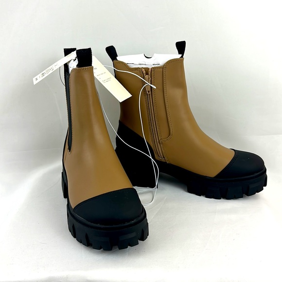 Trendy! Chunky sole 6” taupe and black ankle boots! A New Day! Faux Leat… - Picture 3 of 8